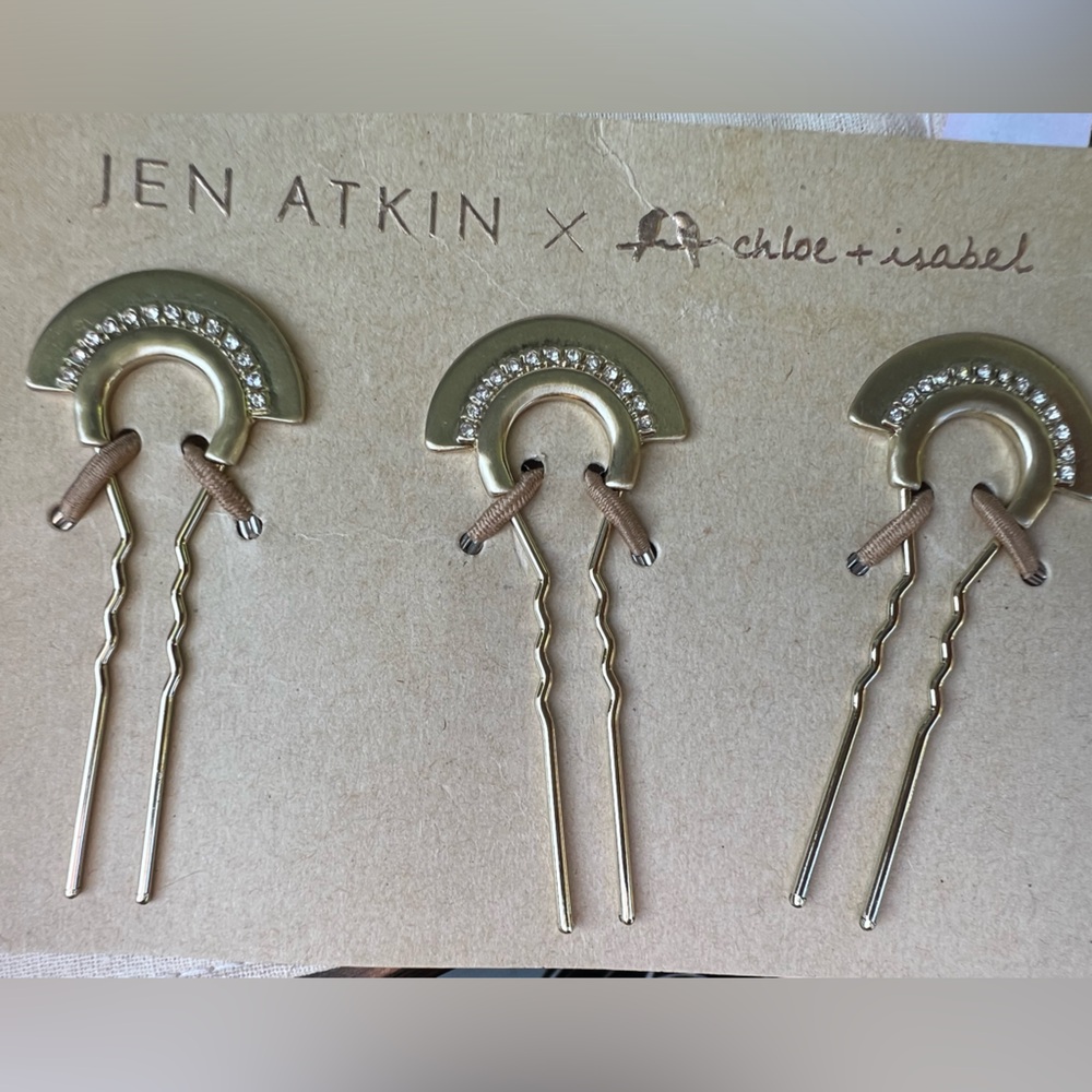 Chloe + Isabel small fan hair pins.